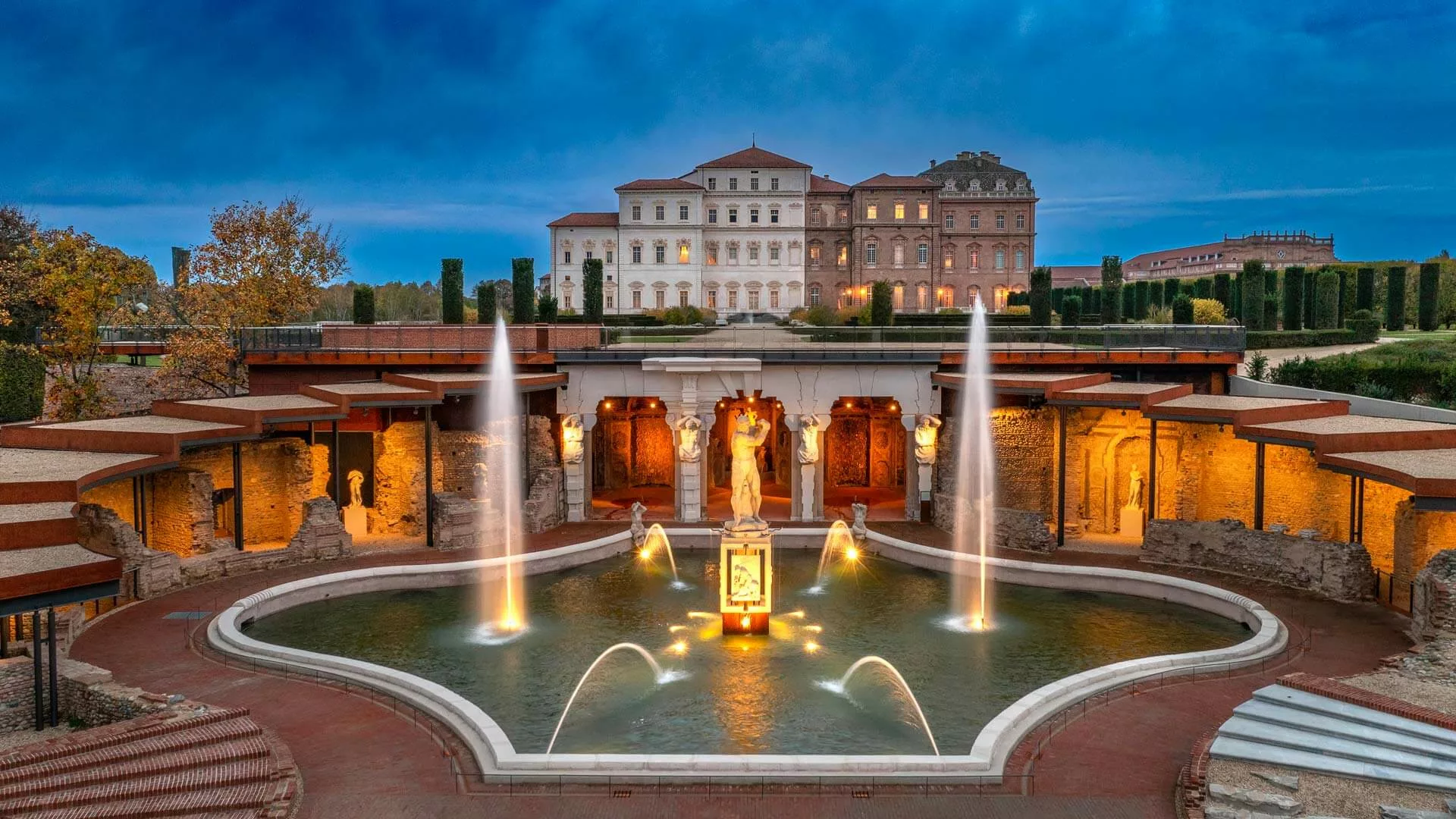 Fontana d'Ercole di sera - Foto Dario Fusaro